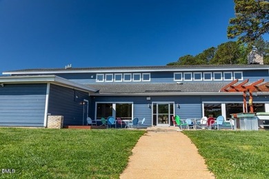Beautifully crafted 3BR/2BA home set on a private lot in the - photo 39