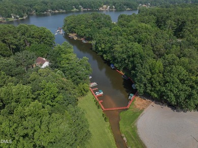 Beautifully crafted 3BR/2BA home set on a private lot in the - photo 45