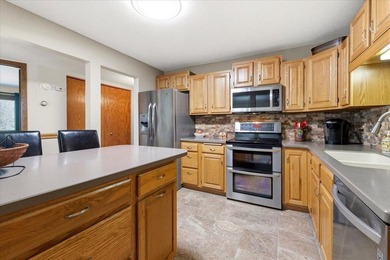 Welcome to easy, low-maintenance living in the highly - photo 4