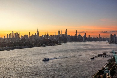 PANORAMIC WATERFRONT LIVING ABOVE THE WILLIAMSBURG SKYLINE - photo 14