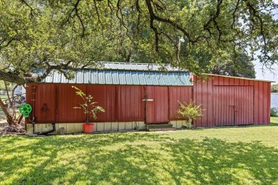 Waterfront Estate - New Year New Price 
This 2B 1B property