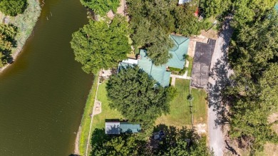 Waterfront Estate - New Year New Price 
This 2B 1B property