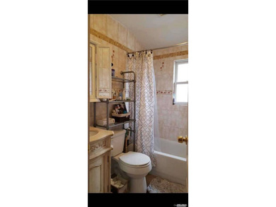 Stunning Detached Brick 2-Family Home in the Heart of Bayside! - photo 4