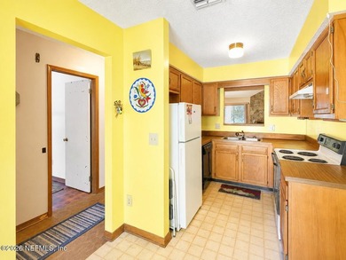 Rare opportunity to own an end-unit townhome in a quiet - photo 3