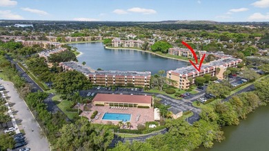 Wake up every day to a spectacular lake view! This beautiful - photo 1