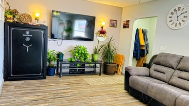Immaculate 4 bedroom, 3 bathroom home located in the heart of - photo 4