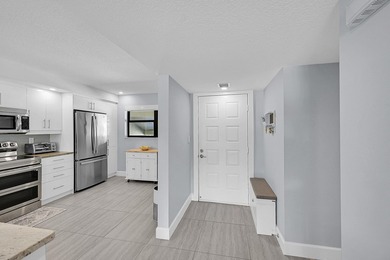 :Immaculate remodeled unit with amazing views. Spacious open - photo 5
