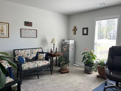 Welcome to this almost-new, beautifully maintained 3-bedroom - photo 6