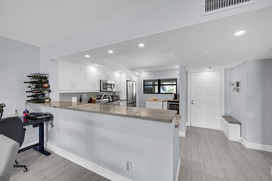 :Immaculate remodeled unit with amazing views. Spacious open - photo 6