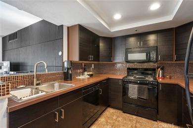 Garage Parking, AC, in unit Washer and Dryer! - Experience the - photo 2