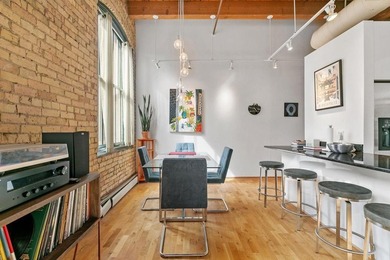 Historic Riverwalk Building located in the heart of North Loop - photo 8