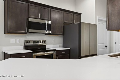 Welcome home to this beautiful 3 Bedroom, 2 Bath that delivers - photo 13