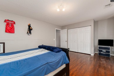 Welcome to 909 Murchison Drive! This spacious 3-bedroom, 2 - photo 14