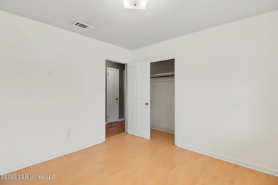 Welcome home! This updated 3-bedroom, 2-bathroom sits in a quiet - photo 16