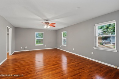 Welcome home! This updated 3-bedroom, 2-bathroom sits in a quiet - photo 19