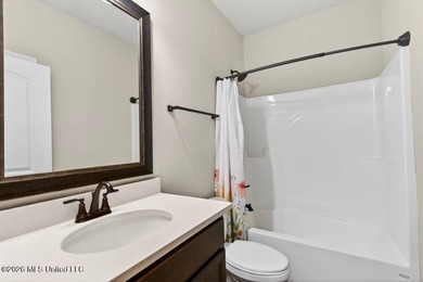 Welcome home to this beautiful 3 Bedroom, 2 Bath that delivers - photo 22