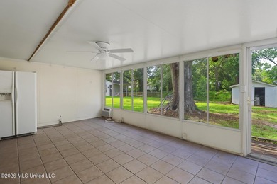 Welcome home! This updated 3-bedroom, 2-bathroom sits in a quiet - photo 23
