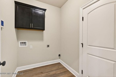 Welcome home to this beautiful 3 Bedroom, 2 Bath that delivers - photo 24