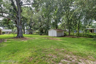 Welcome home! This updated 3-bedroom, 2-bathroom sits in a quiet - photo 24