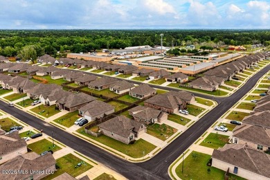 Welcome home to this beautiful 3 Bedroom, 2 Bath that delivers - photo 32
