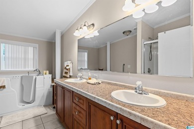 Bright and welcoming 3-bedroom, 2-bath home with thoughtful - photo 11