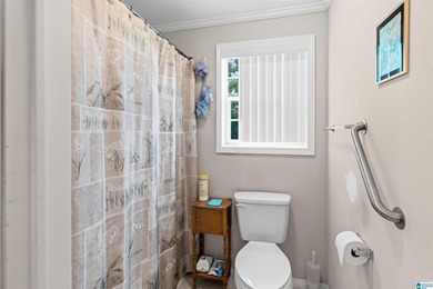 Bright and welcoming 3-bedroom, 2-bath home with thoughtful - photo 13