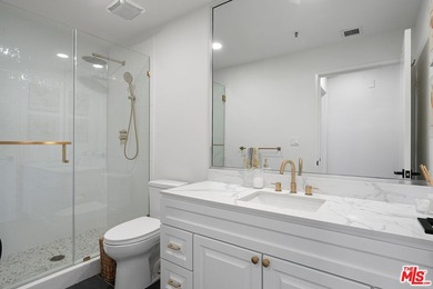 Beautifully renovated single-story condominium offering 1,433 - photo 14