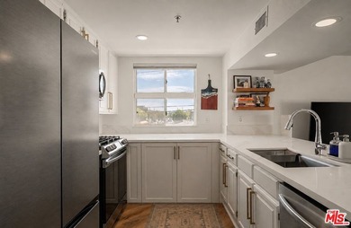 Beautifully renovated single-story condominium offering 1,433 - photo 18