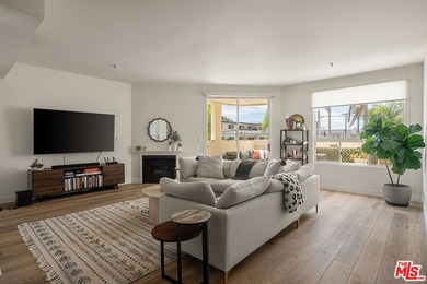 Beautifully renovated single-story condominium offering 1,433 - photo 21
