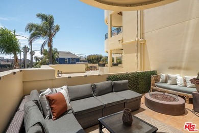 Beautifully renovated single-story condominium offering 1,433 - photo 25