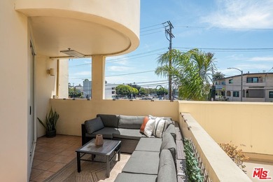 Beautifully renovated single-story condominium offering 1,433 - photo 26