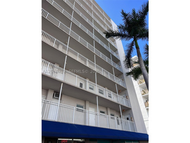 Beautifully renovated unit located in the heart of Lincoln Road - photo 3