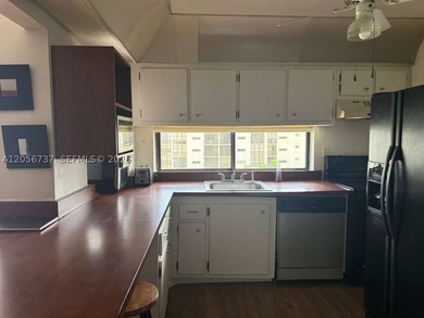 Beautiful 2-bedroom and 2-bathroom unit. Just across from the - photo 8