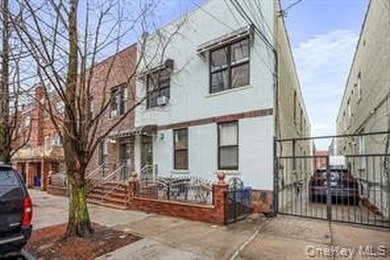 Legal 4 family 7 Bedrooms & 6 full bathrooms +5 Rooms in - photo 1