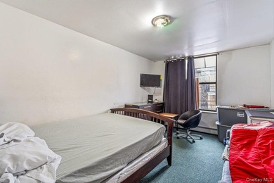 Legal 4 family 7 Bedrooms & 6 full bathrooms +5 Rooms in - photo 6