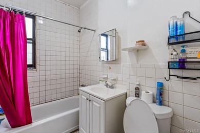 Legal 4 family 7 Bedrooms & 6 full bathrooms +5 Rooms in - photo 8