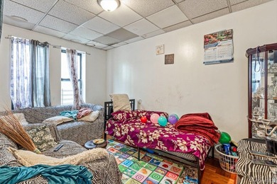 Legal 4 family 7 Bedrooms & 6 full bathrooms +5 Rooms in - photo 10
