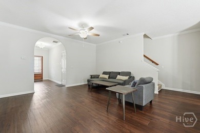 GATED COMMUNITY TOWNHOUSE READY FOR MOVE-IN. LOVELY PLACE TO - photo 3