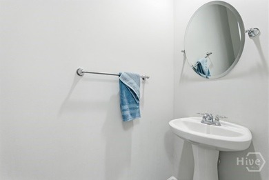 GATED COMMUNITY TOWNHOUSE READY FOR MOVE-IN. LOVELY PLACE TO - photo 5