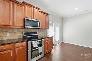 GATED COMMUNITY TOWNHOUSE READY FOR MOVE-IN. LOVELY PLACE TO - photo 10