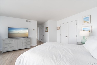 Beautiful, expansive soundfront retreat offering rare, direct - photo 32