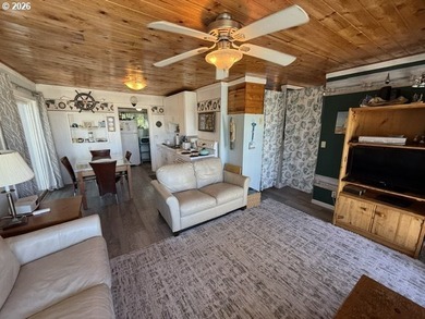Welcome to your fully furnished Oregon Coast getaway with an - photo 6