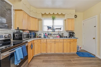 Welcome to this spacious colonial located in the Edgerton - photo 8