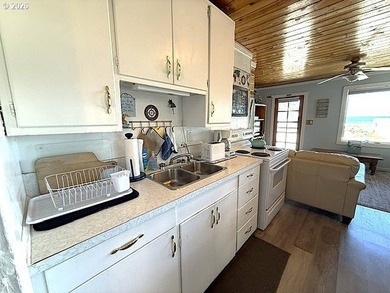 Welcome to your fully furnished Oregon Coast getaway with an - photo 8