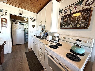 Welcome to your fully furnished Oregon Coast getaway with an - photo 9