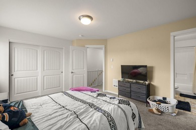 Rare chance to acquire a block of 6 extremely well-maintained - photo 12