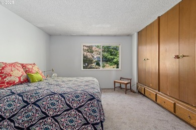 Spring is just around the corner, and this Hayden Bay townhouse