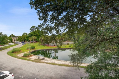 Bright and sunny end unit townhouse with high ceilings, large - photo 15