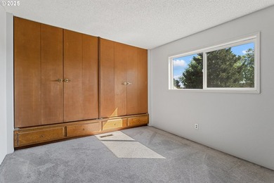 Spring is just around the corner, and this Hayden Bay townhouse