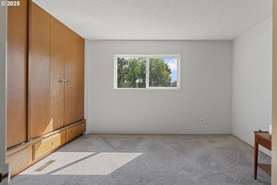 Spring is just around the corner, and this Hayden Bay townhouse